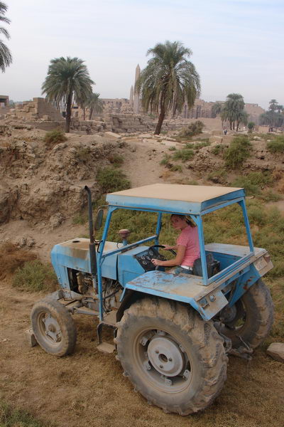 Traktor v Karnaku
