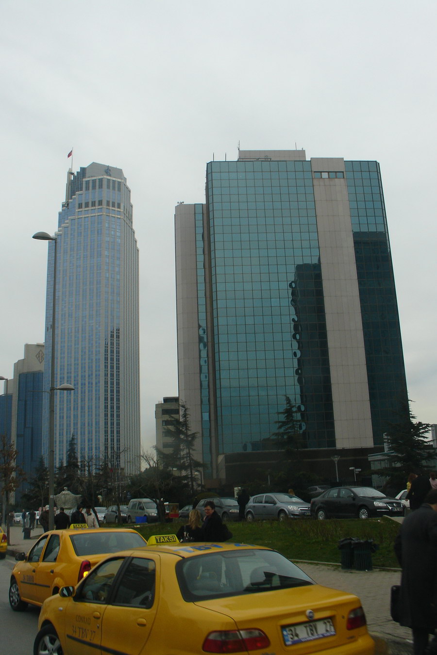 IBM Istanbul - ta budova vpravo