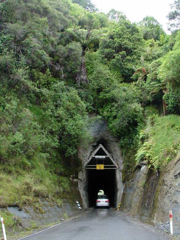 Na Zelande jsou zajimavosti jednoproude mosty ale semtam i tunely.