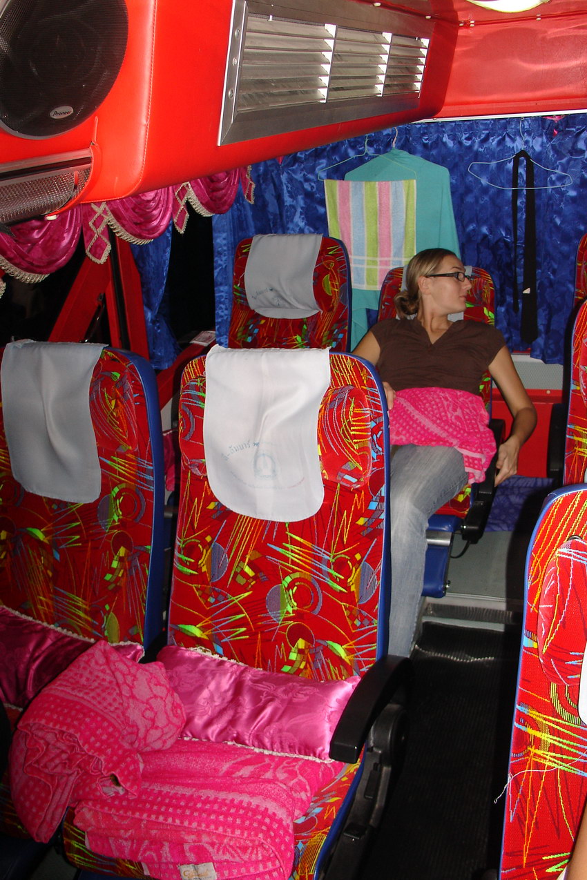 Mista na nohy v tomto VIP busu do Krabi bylo pozehnane.